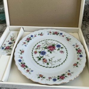 Cake plate and matching cake server.